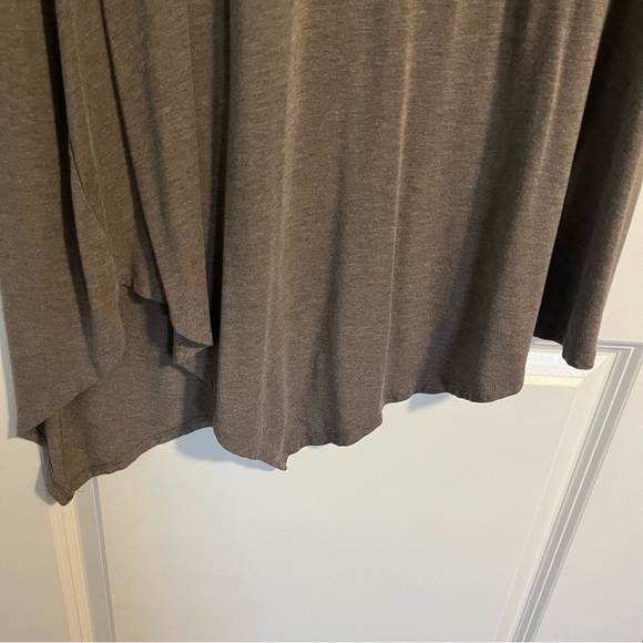 Joan Vass Women's V-Neck Asymmetrical Top - Picture 2 of 12